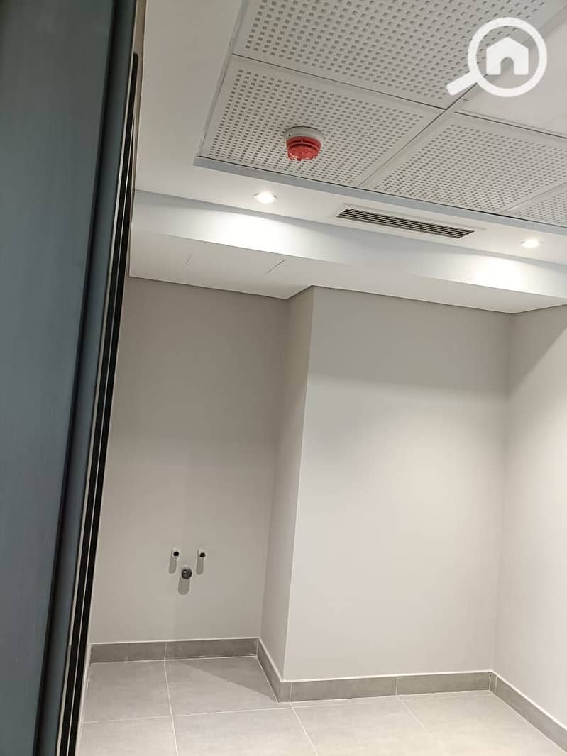 11 f618d21f-b2f9-45fb-9bf6-a43e282e8ca4. jpg