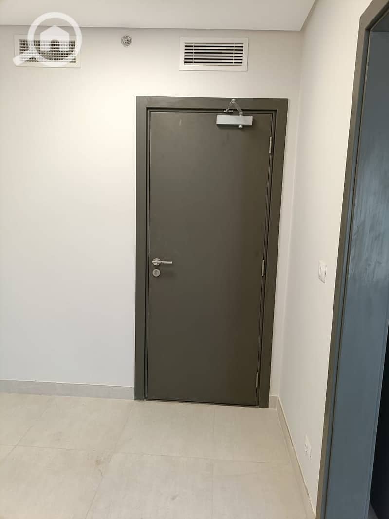 12 fb2b6849-f2fc-4e3f-b545-0909a3ab5697. jpg