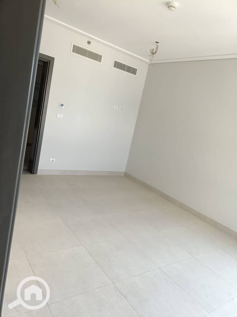 10 f272e24d-c025-4272-905f-4739082a1df0. jpg