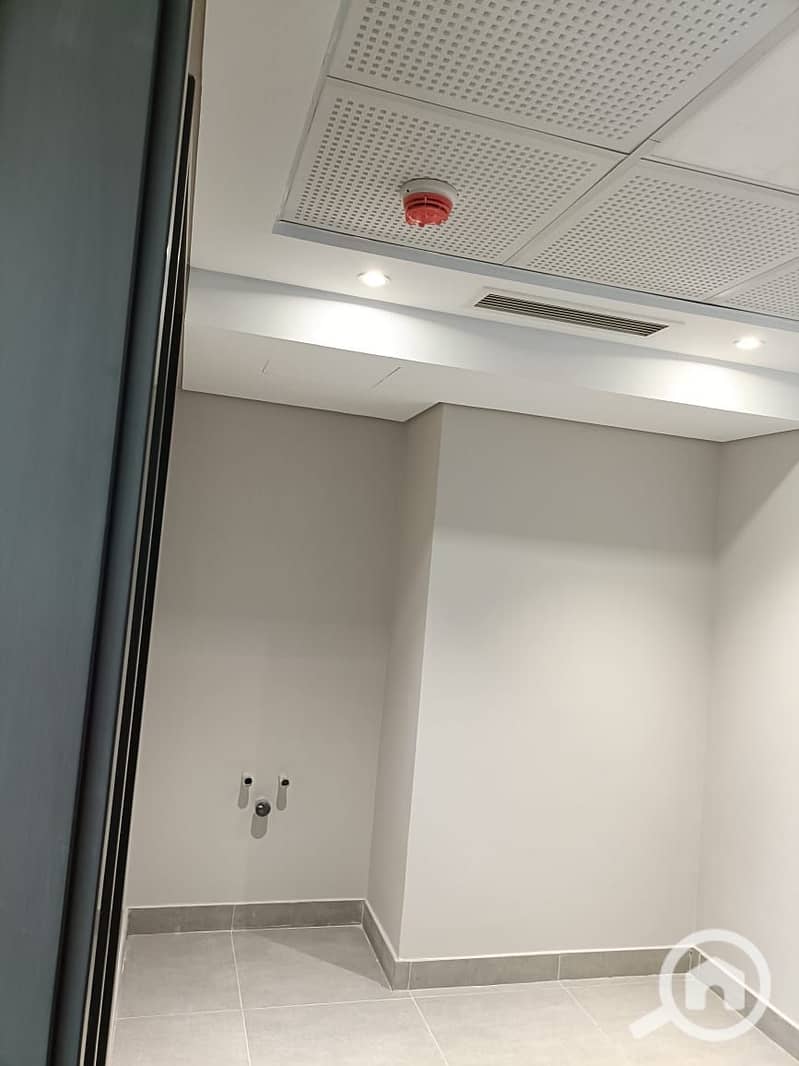 11 f618d21f-b2f9-45fb-9bf6-a43e282e8ca4. jpg