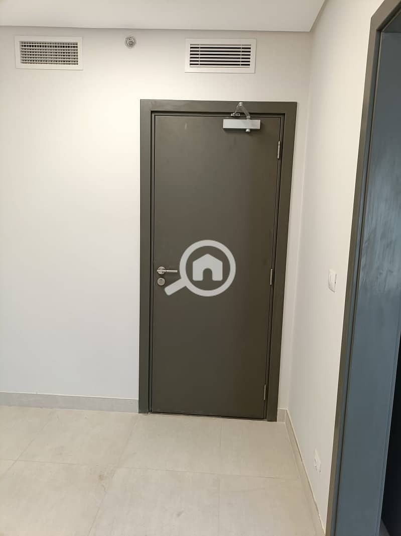 12 fb2b6849-f2fc-4e3f-b545-0909a3ab5697. jpg