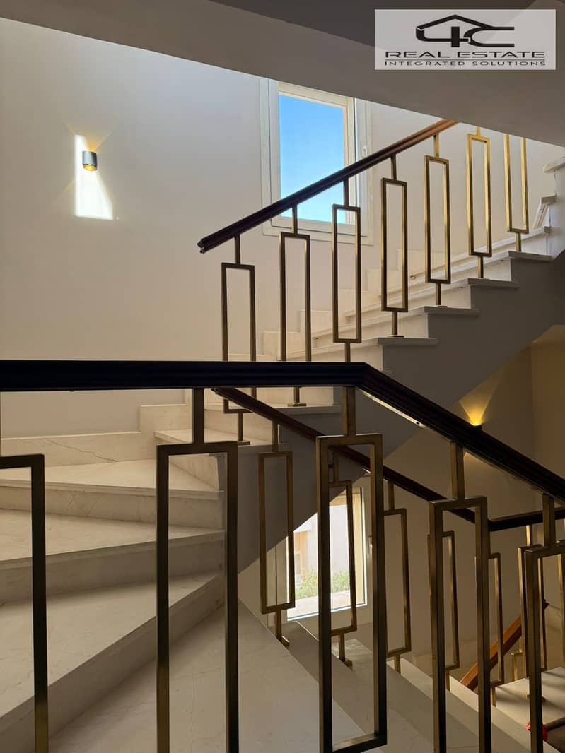 4 WhatsApp Image 2025-12-22 at 00.38. 32 (1). jpeg