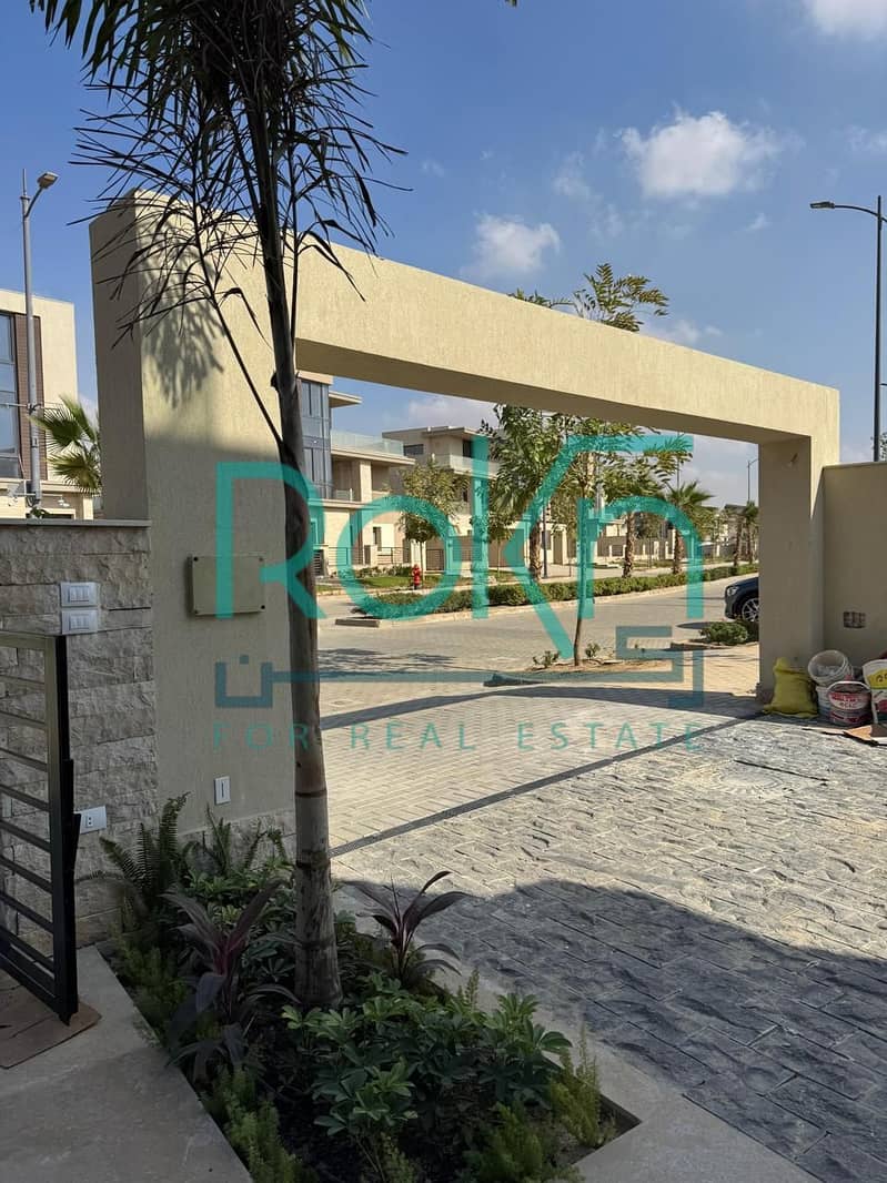 2 8b3ef3d3-39ae-4741-a399-577bc7a90554. jpg