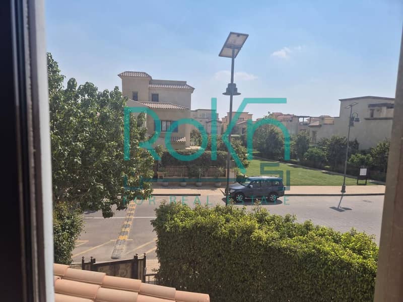 18 ef9c6f65-1f01-4d4e-ad48-5a8c79383b4c. jpg