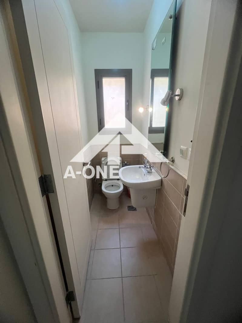 7 72e81428-ddca-4b4c-b91e-5f220529c798. jpg