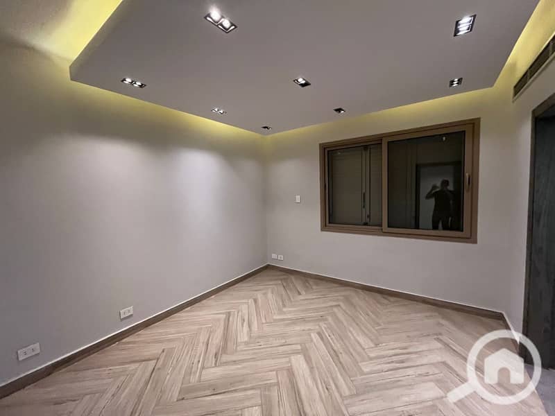 8 0500e9d3-fe16-443e-ac63-aad508e79dd2. jpg