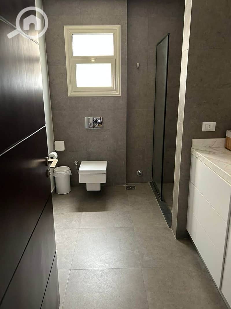 4 b049d6b2-7511-451e-9a21-c78169b8cc68. jpg