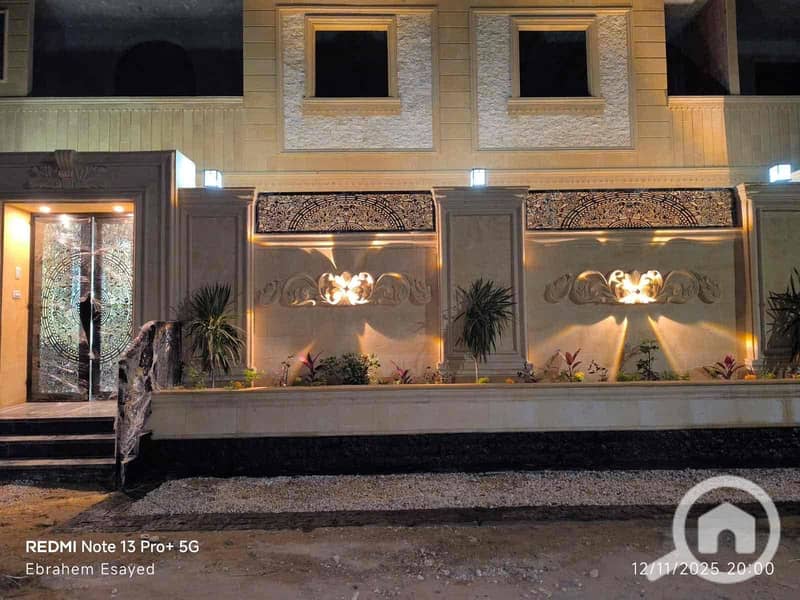 2 593daa35-cc8b-44e0-a9fb-2adf2eb63080. jpg