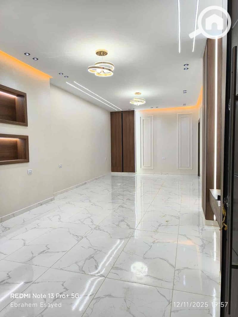 8 d0c939ed-2c81-4d19-8297-be0dc551e99c. jpg