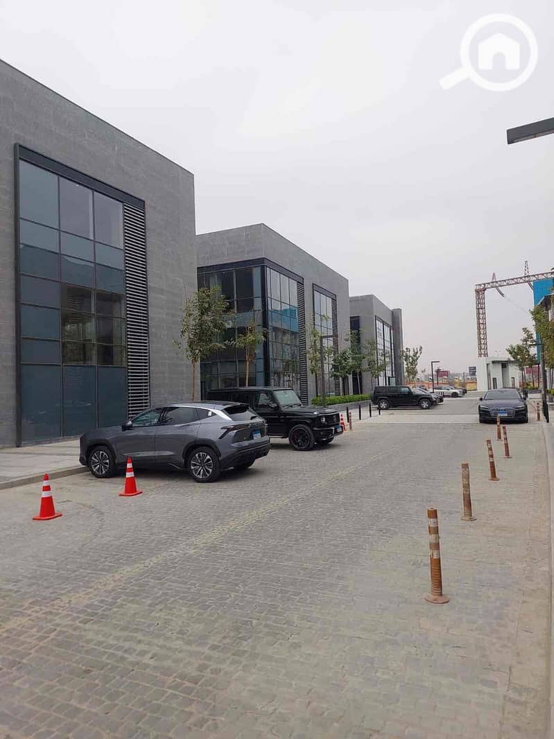 37 9dc841f2-5071-4cc8-b4f7-d18e4208e350. jpg