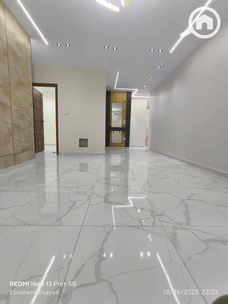 8 24679bdd-1b30-42e8-bd9f-45508b1c9dc0. jpg