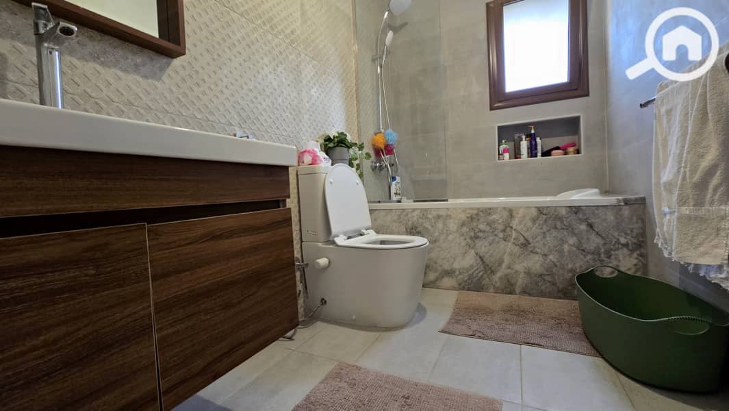 4 7f6739a6-97a3-40d8-8139-47b6d7568c4e. jpg