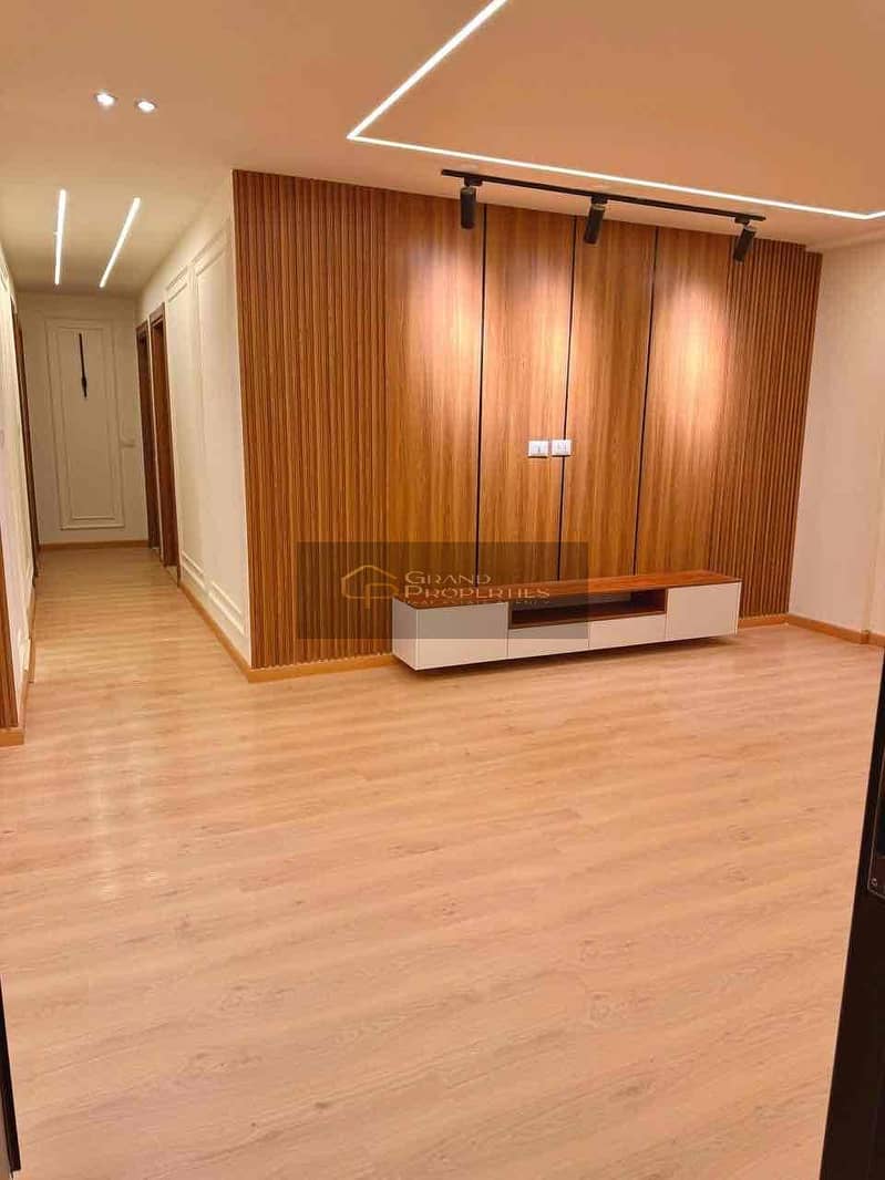 4 ffebb4aa-617b-43c2-89f0-8fc92e8dbe38. jpg