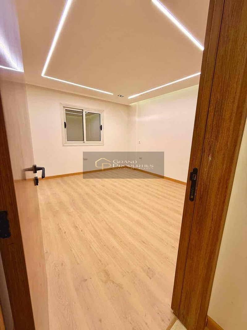 10 e83d6e2f-10e3-4444-8d99-60434d316c63. jpg