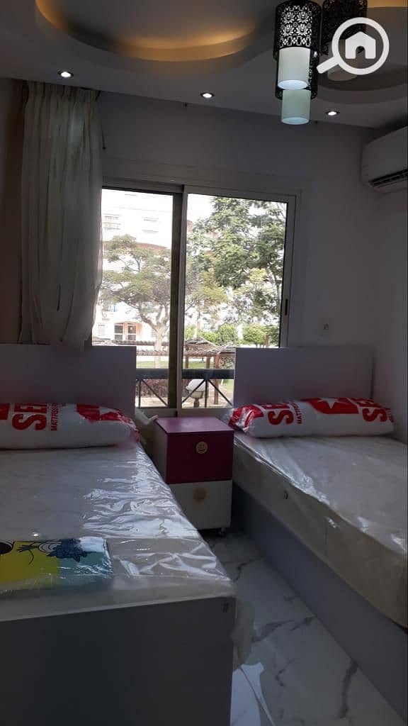 10 8cb8ee81-0edf-4b09-8f77-e6911c560fd3. jpg