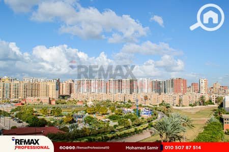 فلیٹ 4 غرف نوم للبيع في سموحة، الإسكندرية - 01. jpg