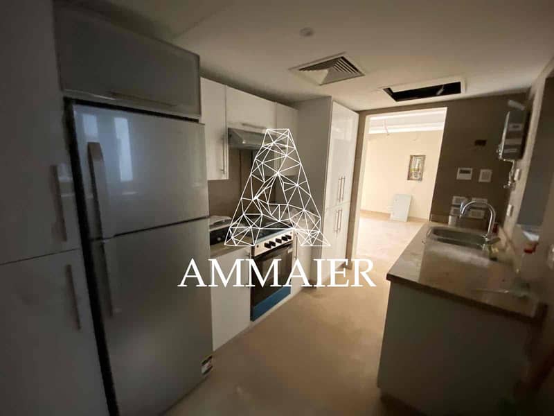 12 098c841a-7e3a-4535-992f-c06cb7c08510. jpg