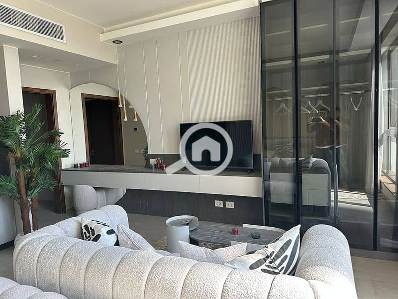 8 aef6eb4c-7bb6-4758-a786-cea17c7d3691. jpg