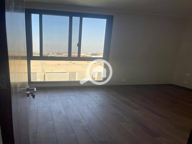 5 1e03a2b3-d6f0-4b2b-8c80-d3e7079bfa74. jpg