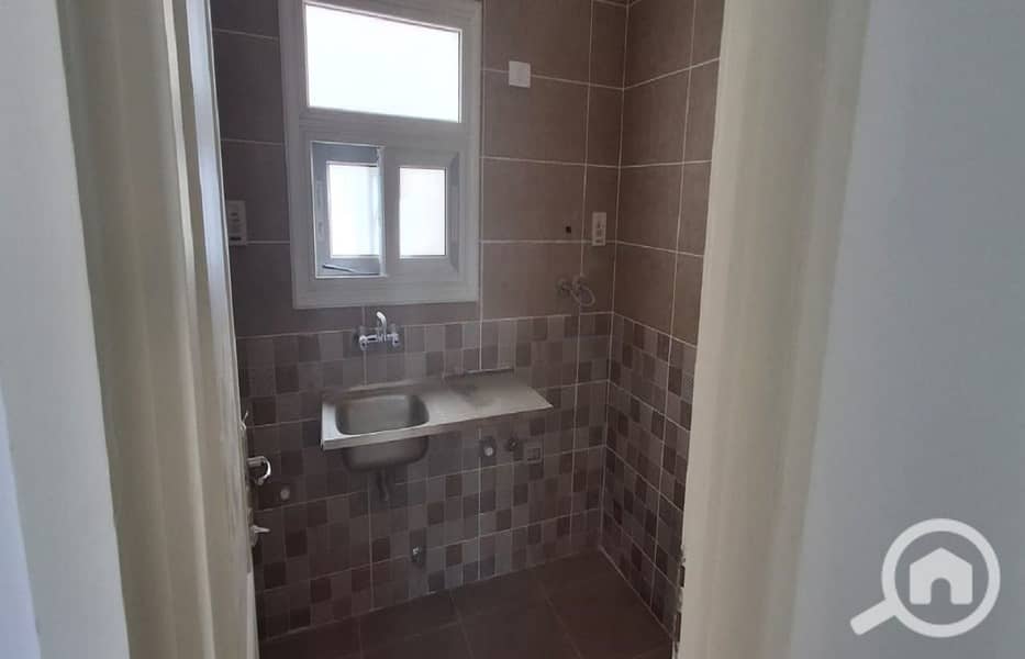 12 04e672d2-e874-4e8f-a547-a9c5c5bd578e. jpg