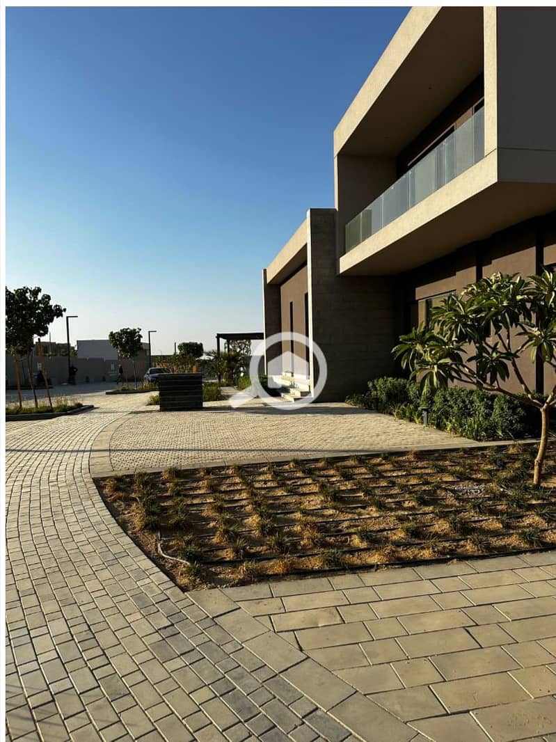 7 2136616c-eb40-46e3-849f-38f278e81a8a. jpg