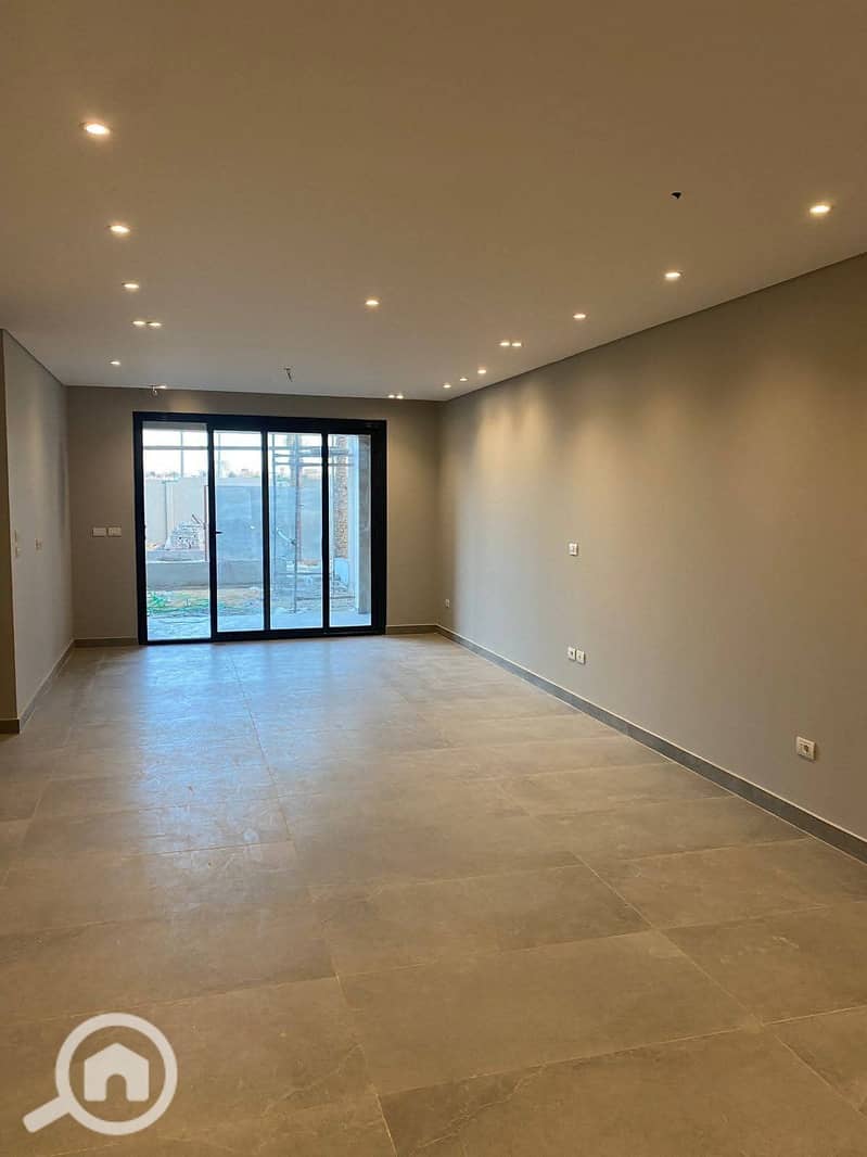 4 2c596c76-6081-4b9c-80e8-b4319d6e3877. jpg