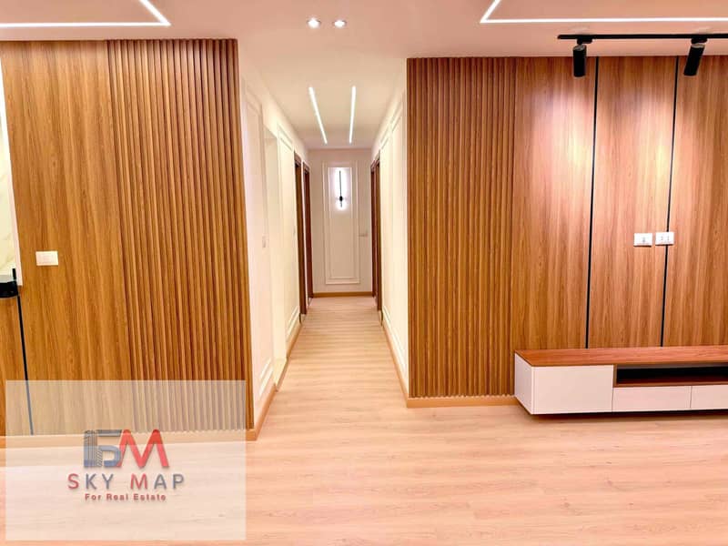 8 eb58904f-be3d-44b0-aacf-f382aa33cea4. jpg