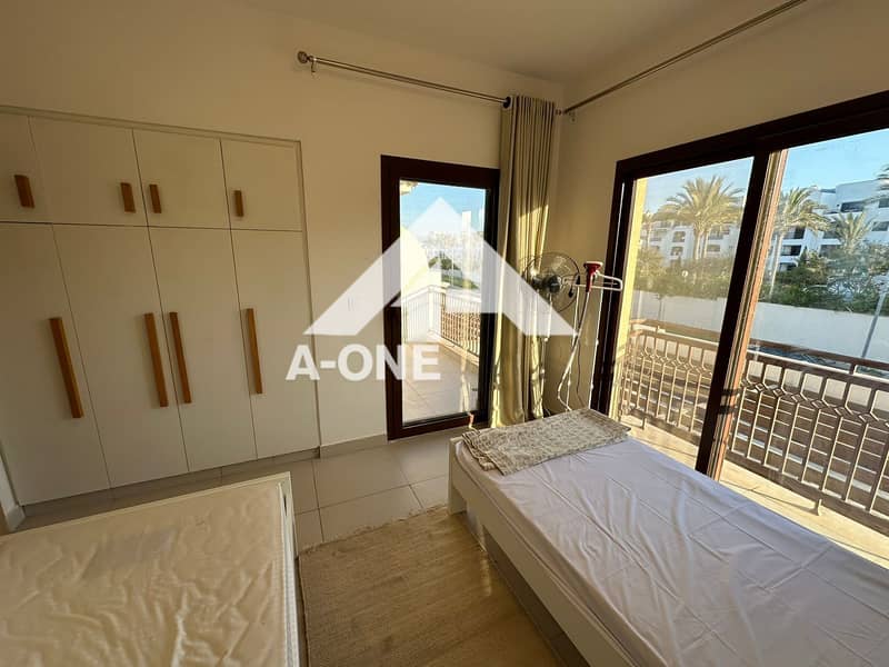 8 e4c51c76-71d1-40c4-afc2-239f571d76a8. jpg