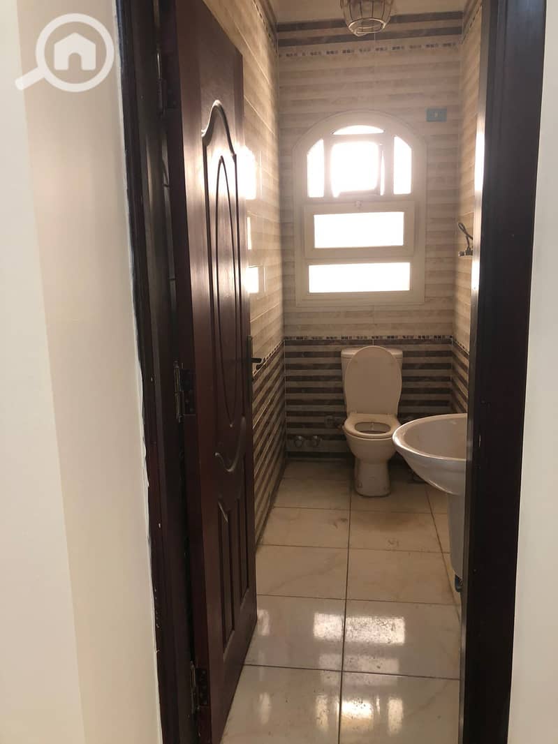 8 cbf118fc-4e63-4472-9afd-60439d397904. jpg