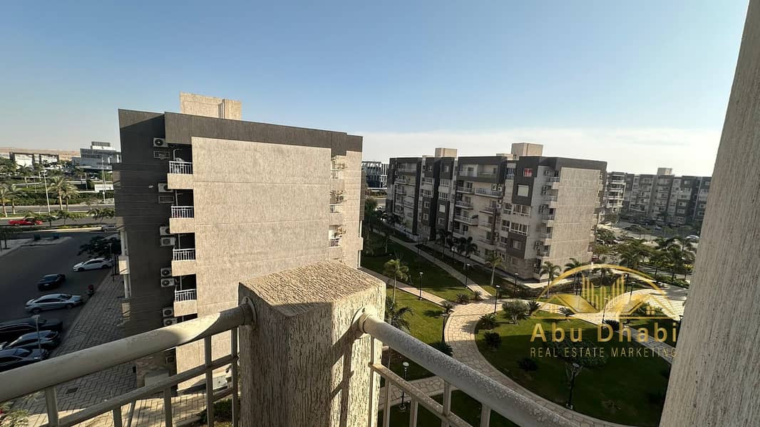 8 e30a3bb1-207b-40ad-82a0-034bc5fe6b2b. jpg