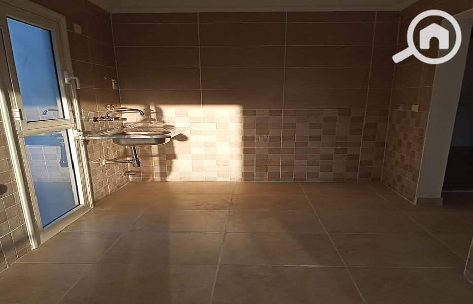 10 fd6bd398-9840-4b93-be56-5109642894f0. jpg