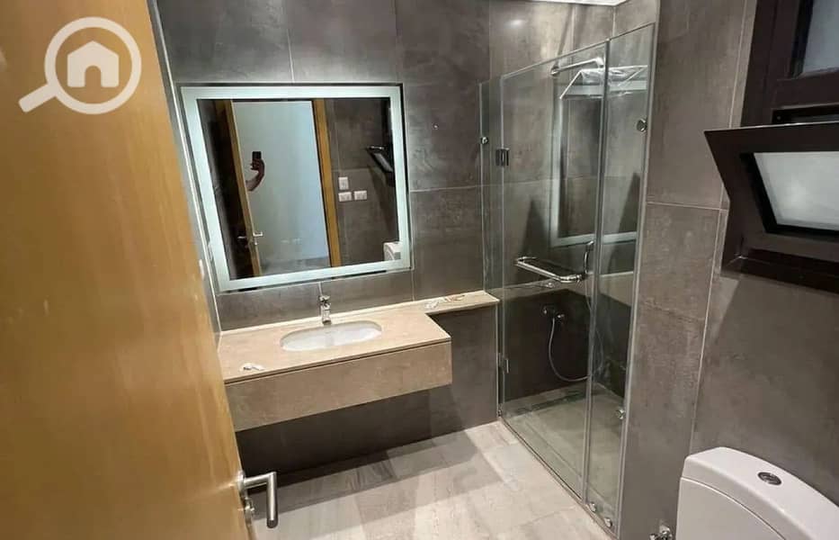 7 8245253-9d0f9o_1400x900. jpg