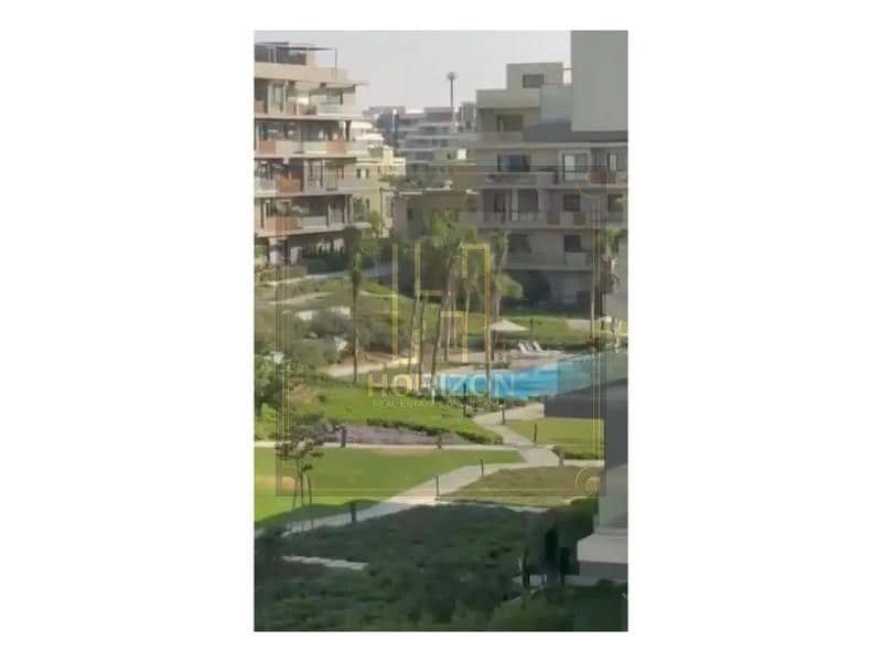 2 8366925-3b653o. jpg