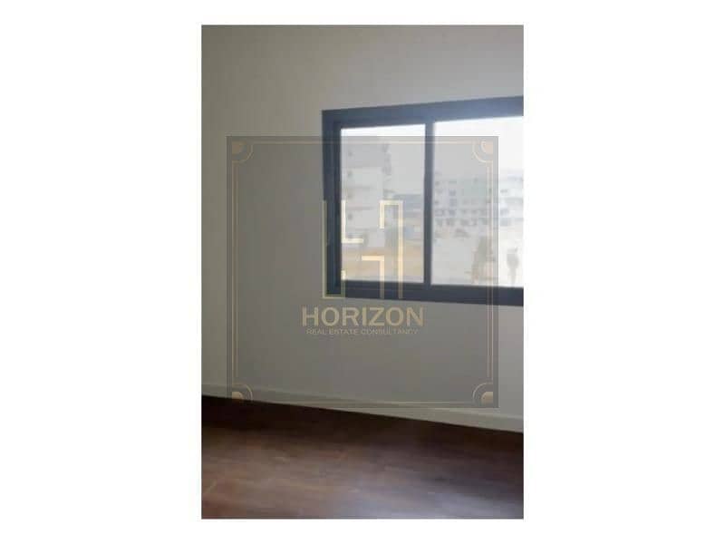 3 8366925-d672do. jpg