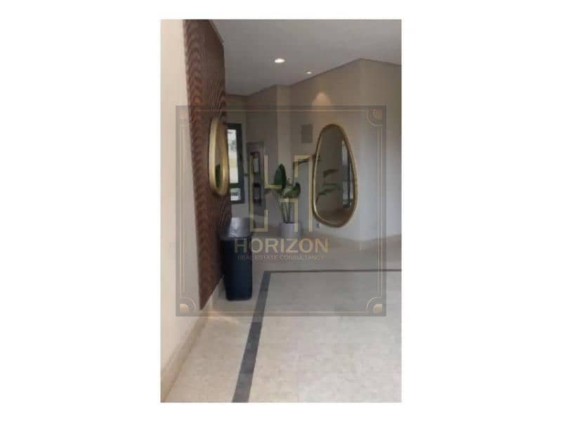 5 8366925-5fc7fo. jpg