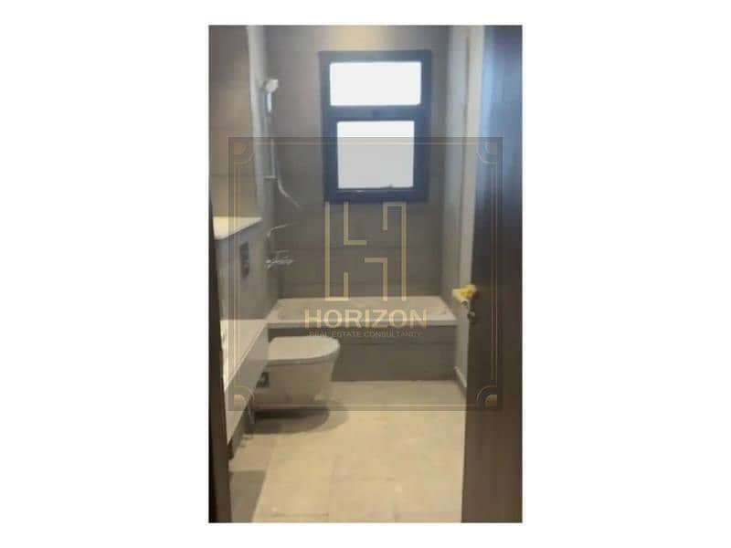 6 8366925-7e5eeo. jpg