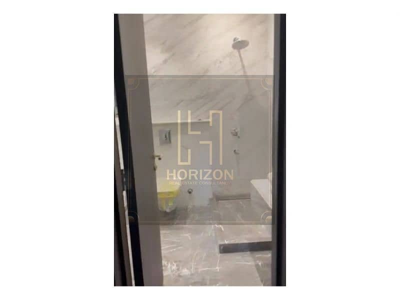 11 8366925-bcd7fo. jpg