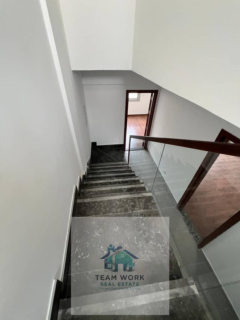 2 0fa8fc1e-8b5f-4216-80a5-720e395c1ba7. jpg