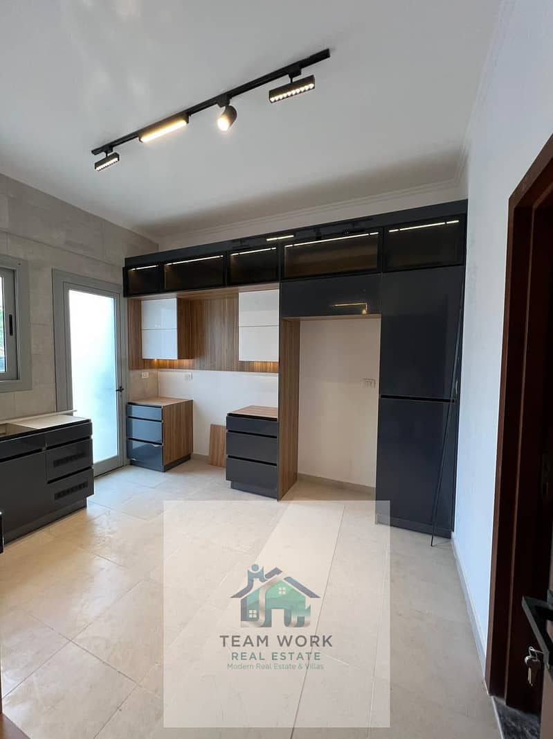 10 b9a48f3e-41a3-4969-9061-5b3fe55f4603. jpg