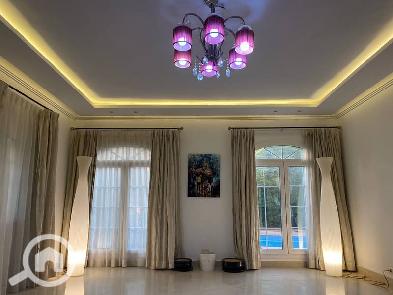 26 f4c0dd7b-83ba-44a7-be71-8630b3b2c6b2. jpg