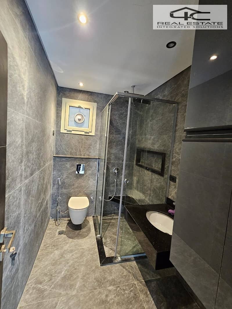 6 WhatsApp Image 2025-12-18 at 13.40. 55 (2). jpeg