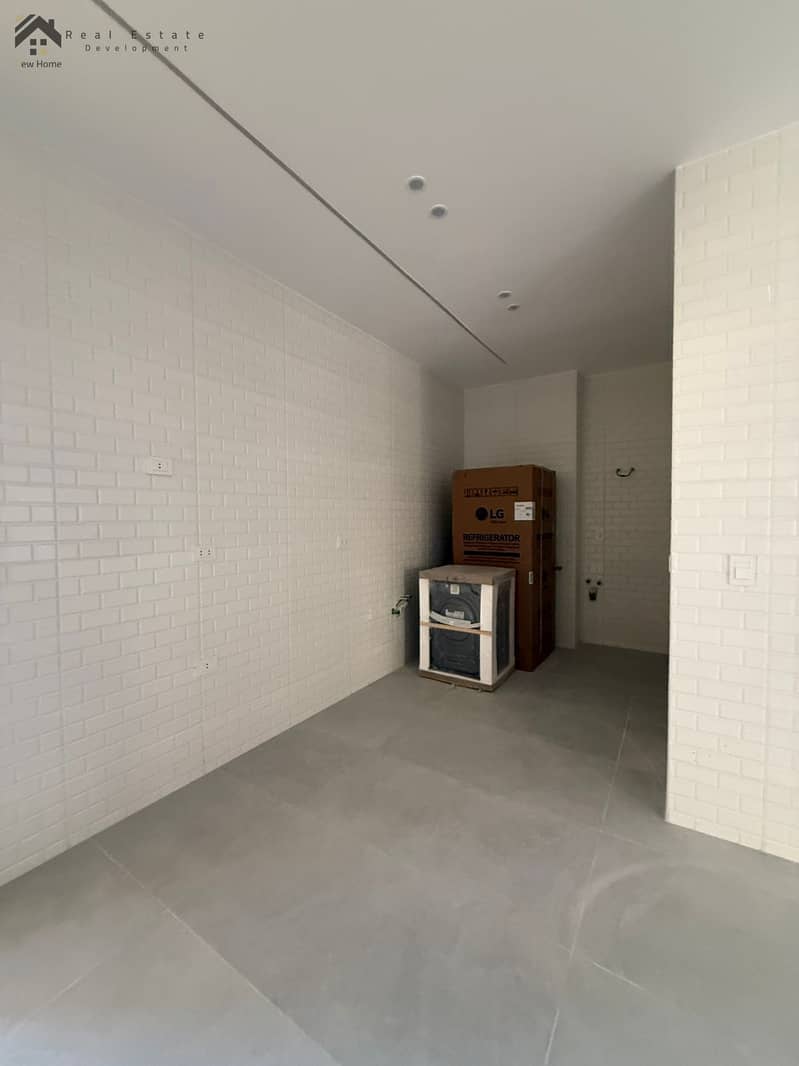 10 WhatsApp Image 2025-12-21 at 14.20. 04_023e45b5. jpg