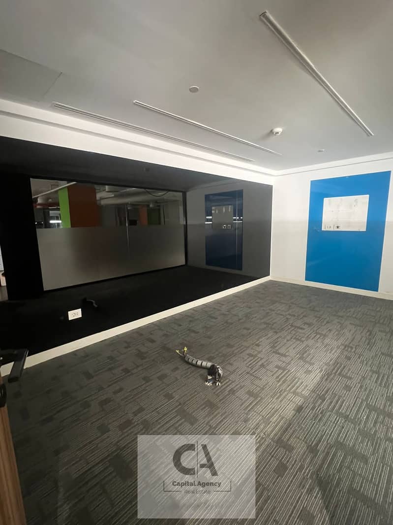 7 858861f4-618c-46db-949d-299638fb93d6. jpg