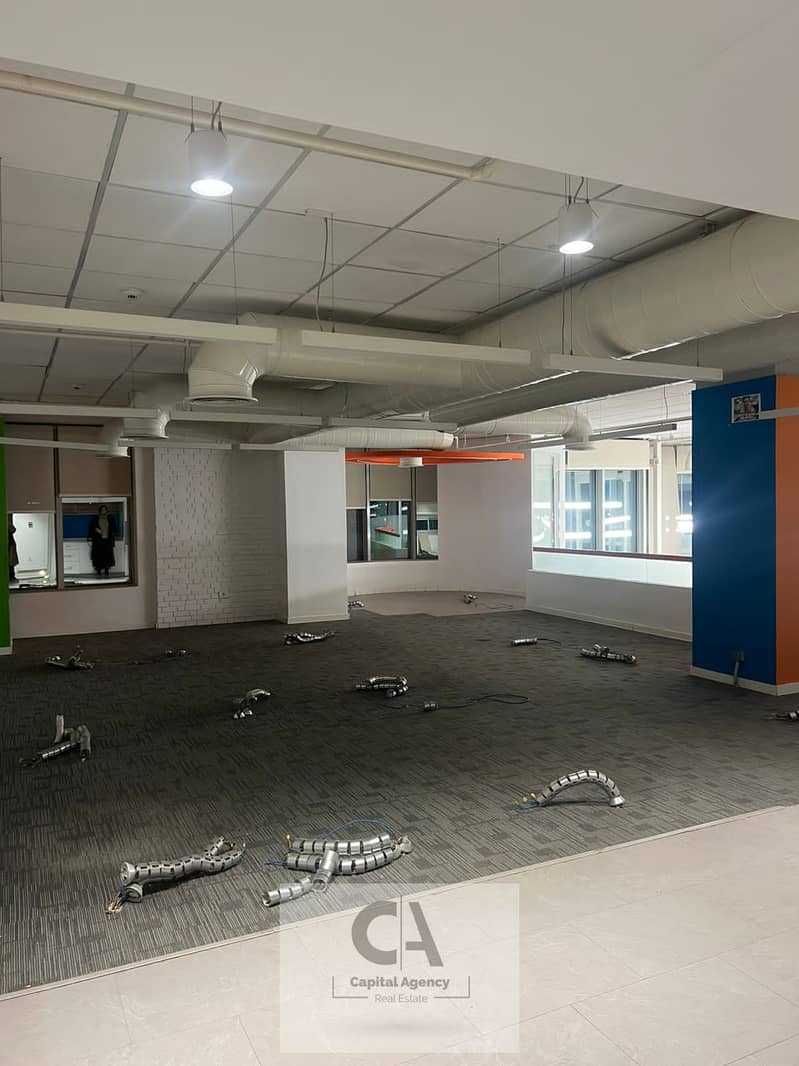 12 e40e81b1-46c3-48fe-87f5-b769e7fc0c37. jpg