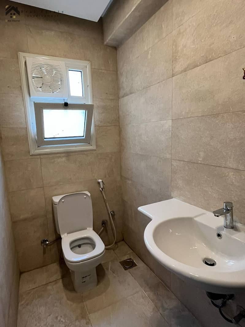 10 WhatsApp Image 2025-12-21 at 14.47. 50_0577171c. jpg