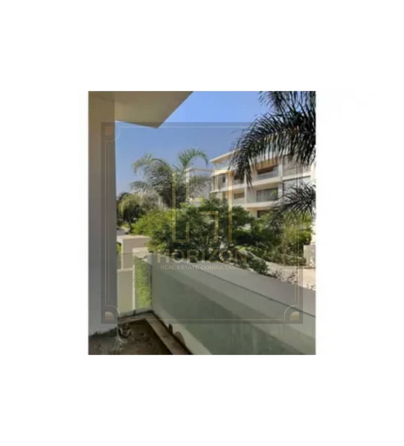 2 8362563-7d66bo. jpg