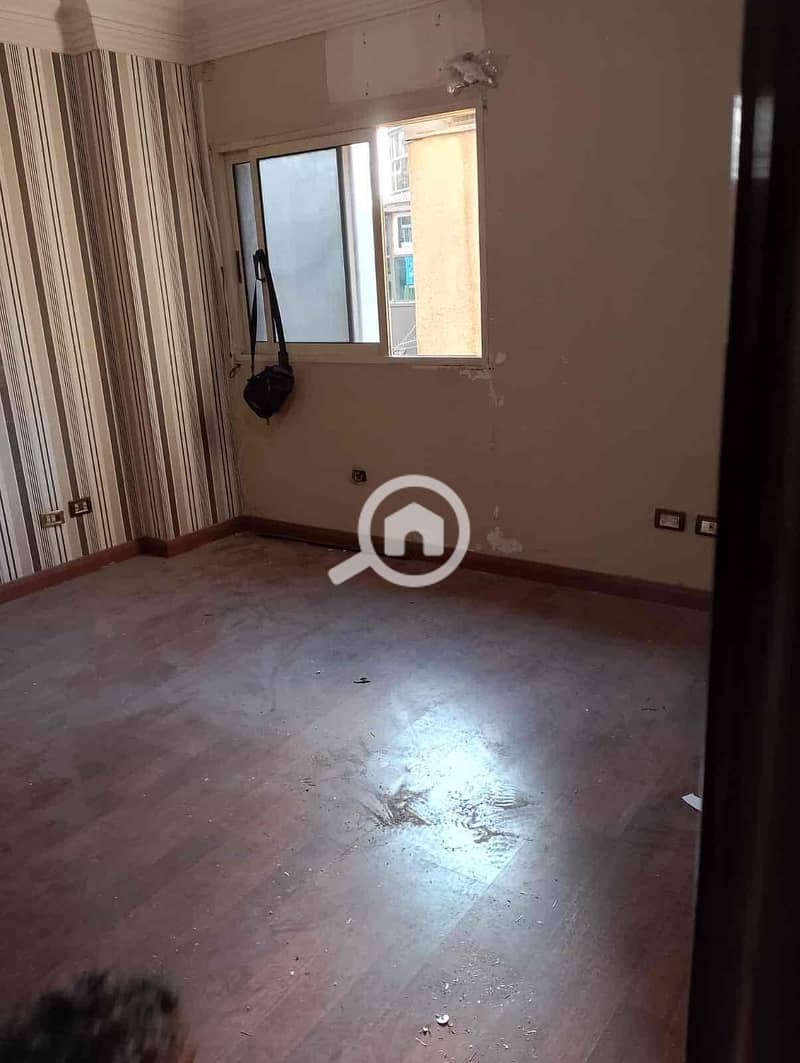 8 c72eef55-86e2-466e-899b-5318558bdd3f. jpg