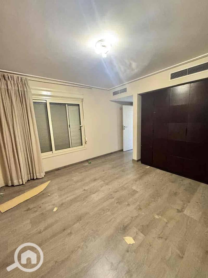 10 84c69adb-a509-4b8b-9299-5e7ab5a9e2a4. jpg