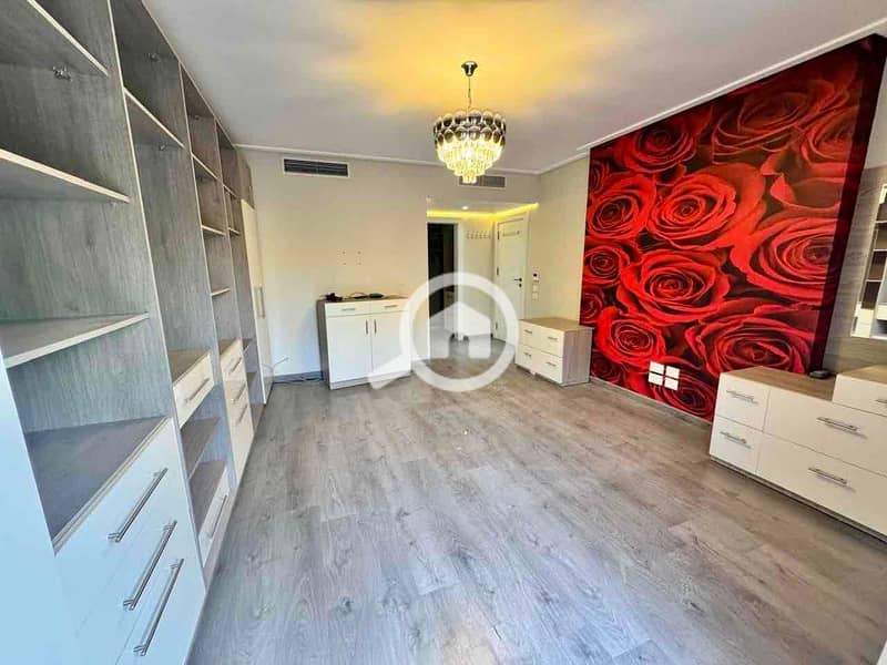 12 658c1873-e4f1-4afe-baf7-077045d6d236. jpg