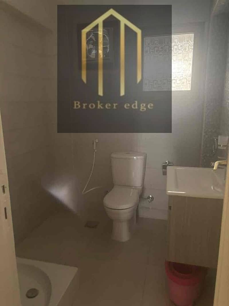 2 18185e66-6b42-42f4-8c63-e0fa84f7f324. jpg